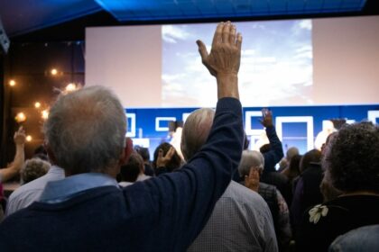 Participação ativa na igreja reduz estresse e solidão, aponta pesquisa nos EUA 3 rss featured 18967 1755688985