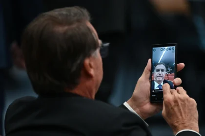 Relatório da PF expõe brigas entre Jair Bolsonaro e Eduardo em mensagens de WhatsApp 6 rss featured 19148 1755754630