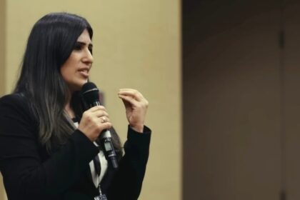 Iraniana declara fé cristã em interrogatório e é libertada por oficial que pediu uma Bíblia 30 rss featured 19254 1755799163