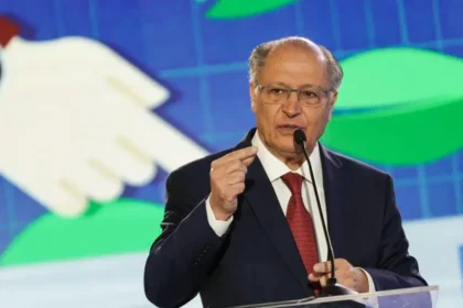 Alckmin critica “maus brasileiros” e diz que Lula falará com Trump sobre tarifa de 50% dos EUA 21 rss featured 19258 1755799211