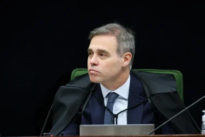 Mendonça vota contra condenação de Zambelli por porte ilegal, mas apoia pena por constrangimento com arma 15 rss featured 19343 1755835789