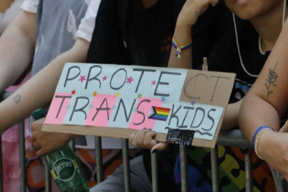 Trump ameaça cortar verba federal de escolas da Califórnia que não seguirem diretrizes sobre pessoas trans 3 rss featured 19355 1755862892