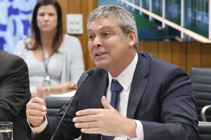 Líder do PT pede ao STF prisão preventiva de Bolsonaro e aponta risco de fuga 24 rss featured 19485 1755896867