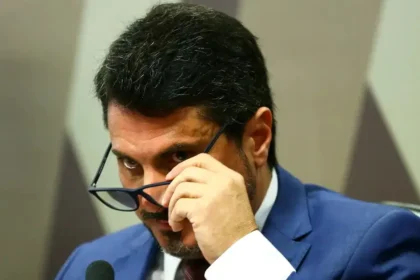 Marcos do Val exibe tornozeleira em vídeo, critica Moraes e desafia decisões do STF 21 rss featured 19528 1755913150
