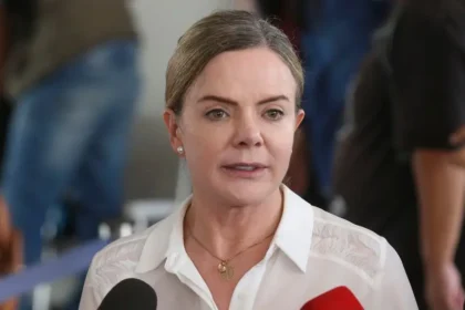 Gleisi Hoffmann pede que líderes da Câmara pressionem por cassação de Eduardo Bolsonaro 9 rss featured 19542 1755958052