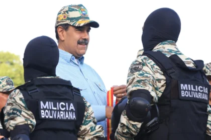 Chavistas se alistam em massa na Milícia Bolivariana após ordem de Maduro 27 rss featured 19637 1756048956