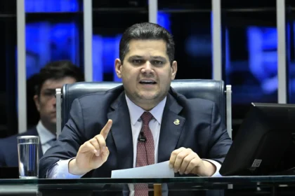 Governo recusa novo embaixador de Israel e abandona aliança contra antissemitismo, elevando tensão diplomática 21 rss featured 19645 1756057101