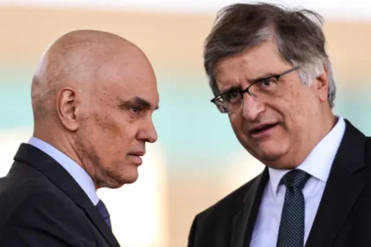 Moraes concede 48 horas para PGR avaliar resposta da defesa de Bolsonaro 12 rss featured 19733 1756136448