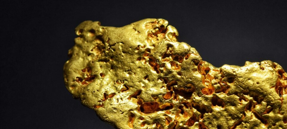 Experimento aquece ouro a 19 mil K sem derreter e desafia teoria de 40 anos 4 Experimento aquece ouro a 19 mil K sem derreter e desafia teoria de 40 anos - Imagem do artigo