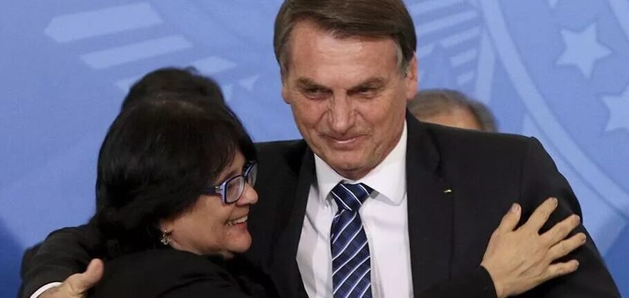 Damares Alves relata “serenidade” de Bolsonaro durante visita em prisão domiciliar 4 Damares Alves relata “serenidade” de Bolsonaro durante visita em prisão domiciliar - Imagem do artigo