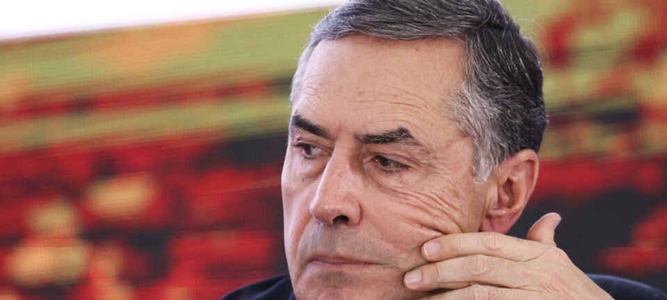 Barroso afirma que julgamento de Bolsonaro sinaliza recuo do extremismo no Brasil 4 Barroso afirma que julgamento de Bolsonaro sinaliza recuo do extremismo no Brasil - Imagem do artigo