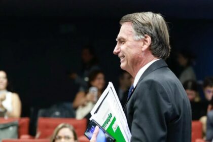 Colunista critica julgamento de Bolsonaro no STF e propõe mudanças no sistema judiciário 27 ocrente 1756820507