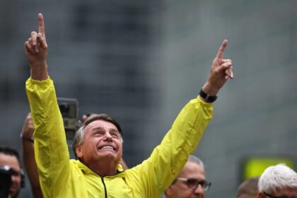 Artigo de Marisa Lobo denuncia suposta perseguição política a Jair Bolsonaro 21 ocrente 1756824150