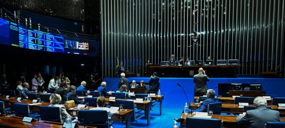 Senado aprova PEC 66/2023 e abre caminho para parcelar precatórios; placar foi 71 a 2 4 Senado aprova PEC 66/2023 e abre caminho para parcelar precatórios; placar foi 71 a 2 - Imagem do artigo
