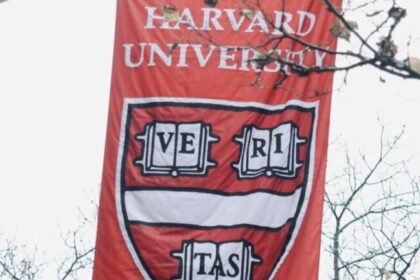 Juíza dos EUA revoga bloqueio de US$ 2,6 bilhões imposto pelo governo Trump à Harvard 6 ocrente 1756939324