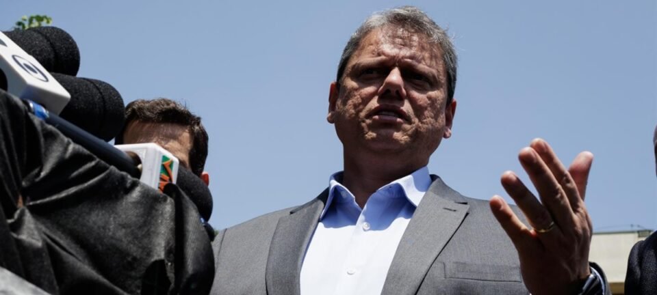 Tarcísio reforça apoio à anistia após reunião com presidente da Câmara 4 Tarcísio reforça apoio à anistia após reunião com presidente da Câmara - Imagem do artigo