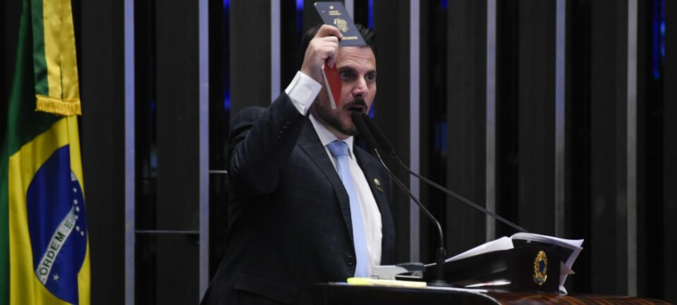 Senado autoriza licença de 116 dias para Marcos do Val após acerto com STF 4 Senado autoriza licença de 116 dias para Marcos do Val após acerto com STF - Imagem do artigo