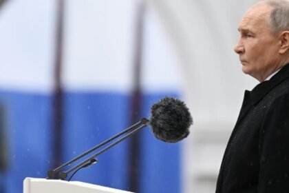Putin volta a questionar legitimidade de Zelensky para negociar acordo de paz 6 ocrente 1757080603