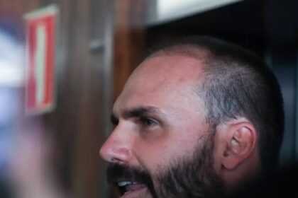 Eduardo Bolsonaro condiciona apoio da direita a anistia que inclua Jair Bolsonaro 9 ocrente 1757095044