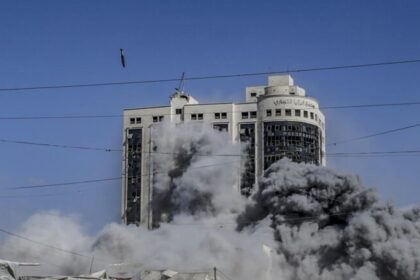 Israel destrói prédio de 12 andares em Gaza e fala em “tempestade de furacão” antes de ofensiva terrestre 24 ocrente 1757384818