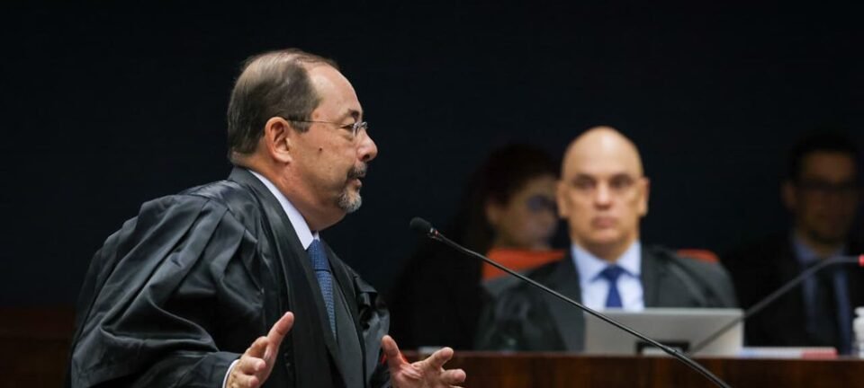 Advogado de Bolsonaro diz respeitar, mas discordar de votos de Moraes e Dino 3 ocrente 1757472201