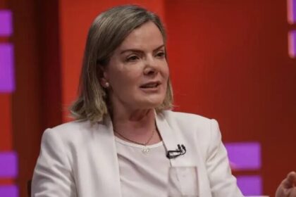 Gleisi Hoffmann aponta “conspiração dos Bolsonaro” em ameaça de ação militar dos EUA contra o Brasil 6 ocrente 1757492125