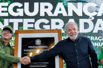 Presidente colombiano propõe legalização global da cocaína durante evento com Lula em Manaus 27 ocrente 1757553130