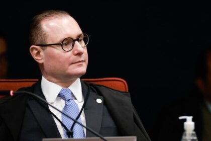 Voto de Fux eleva expectativa sobre posicionamento de Zanin no caso Bolsonaro, afirma advogado 9 ocrente 1757605522