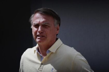 Bolsonaro deixa prisão domiciliar para retirar lesões de pele em Brasília sob forte escolta 16 ocrente 1757856853