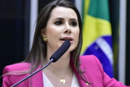 Caroline De Toni deixa liderança da minoria para evitar cassação de Eduardo Bolsonaro 14 ocrente 1758043078