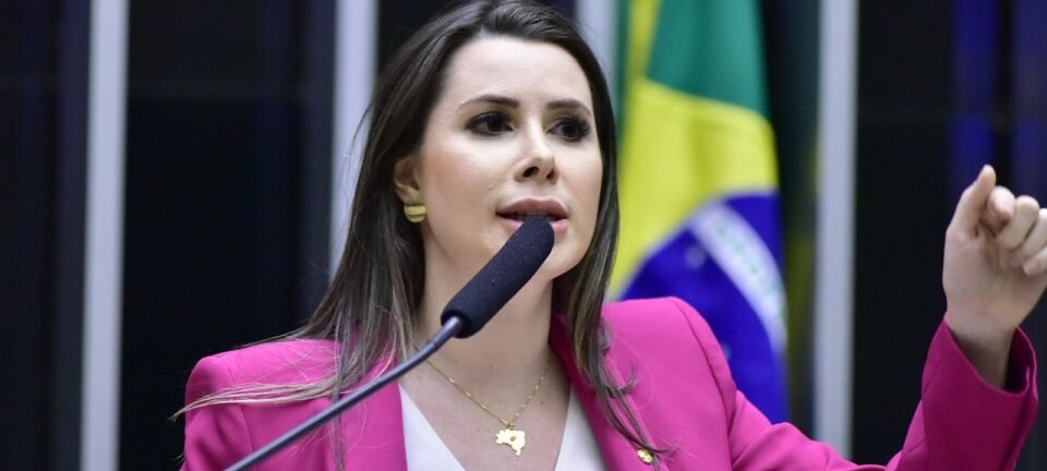Caroline De Toni deixa liderança da minoria para evitar cassação de Eduardo Bolsonaro 2 ocrente 1758043078