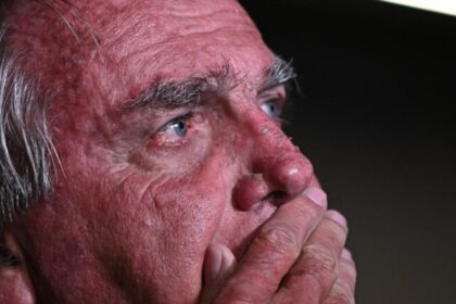Crise de soluço e vômitos faz Jair Bolsonaro ser internado às pressas em Brasília 4 ocrente 1758067366