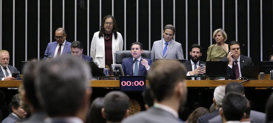 PEC da Imunidade avança na Câmara: 353 votos aprovam texto em 1º turno 2 ocrente 1758071823