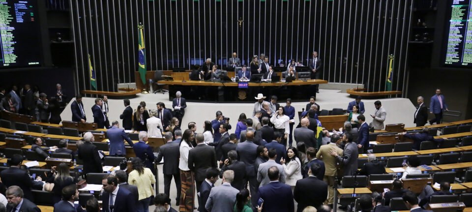 Câmara aprova, em 1º turno, PEC da Imunidade por 353 a 134; confira a posição de cada deputado nos dois turnos 2 ocrente 1758079967