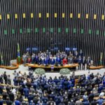 Aliados de Bolsonaro cobram urgência para anistia e negociam sua inclusão no projeto 4 ocrente 1758115975