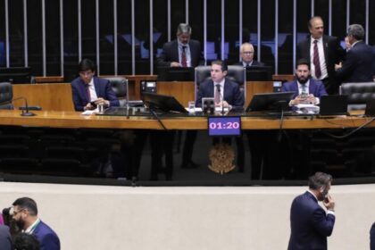Motta provoca líder do PT após ameaça de ir ao STF contra voto secreto na PEC da Imunidade 2 ocrente 1758128489