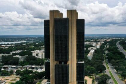 Copom congela Selic em 15% e alerta para incertezas internas e externas 2 ocrente 1758146525
