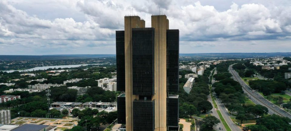 Copom congela Selic em 15% e alerta para incertezas internas e externas 2 ocrente 1758146525