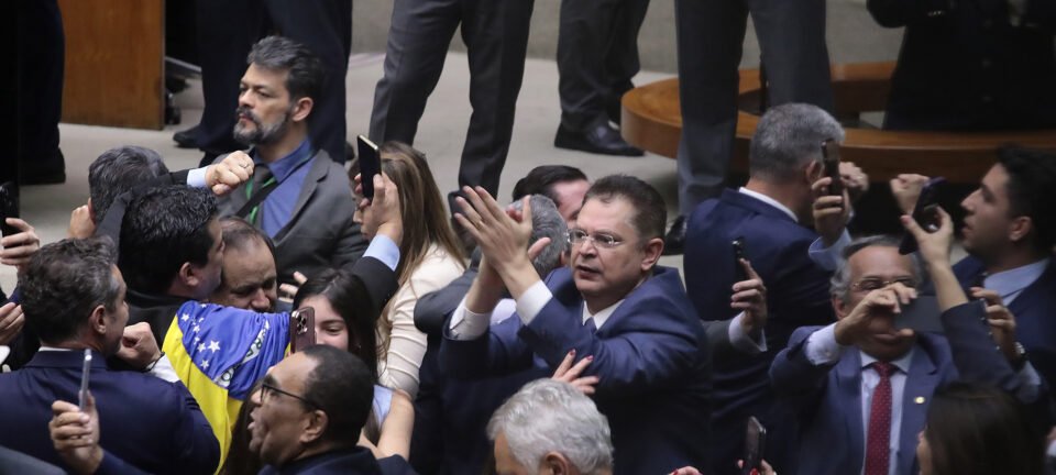 Câmara aprova regime de urgência para projeto de anistia; confira a posição de cada deputado 2 ocrente 1758177247
