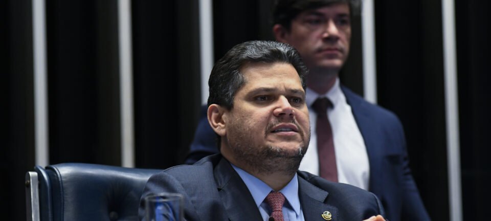 Alcolumbre remete PEC da Imunidade à CCJ e adia votação no plenário 2 ocrente 1758193390