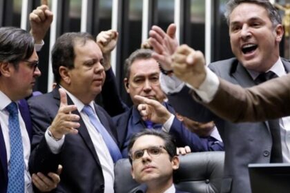 Corregedoria pede suspensão de três deputados da oposição após ocupação do plenário 16 ocrente 1758391320