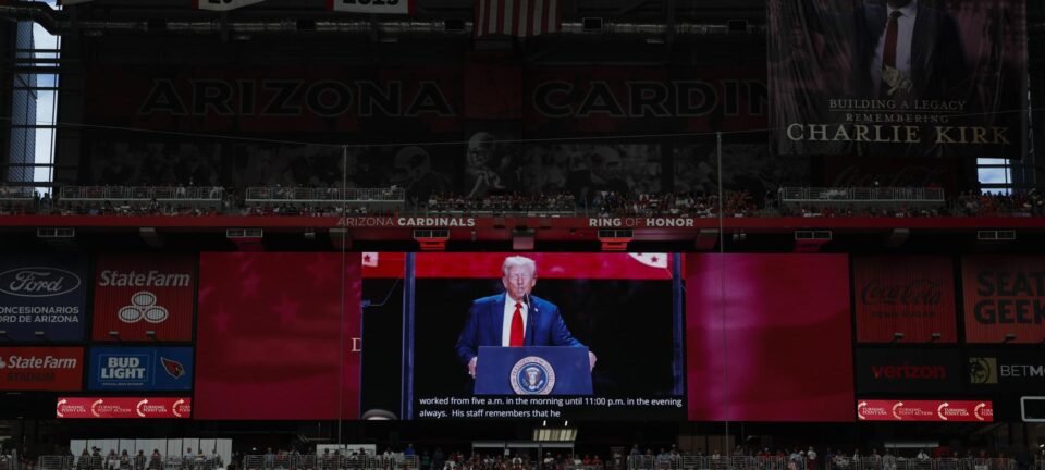 Trump afirma em funeral que Departamento de Justiça rastreia financiadores de “agitadores pagos” que perseguiam Charlie Kirk 2 ocrente 1758497497