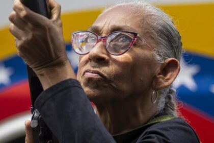 Maduro mobiliza civis e ensina uso de armas contra possível invasão dos EUA 16 ocrente 1758505590