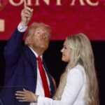Multidão lota estádio no Arizona para funeral de Charlie Kirk com presença de Trump 4 ocrente 1758546101