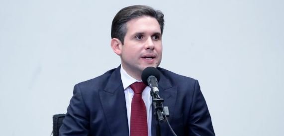 Hugo Motta barra indicação de Eduardo Bolsonaro para liderança da minoria e mantém risco de perda de mandato 2 ocrente 1758624419