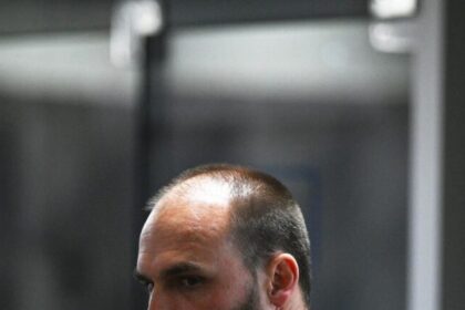 Ausente dos trabalhos, Eduardo Bolsonaro é barrado da liderança da minoria e pode perder mandato 16 ocrente 1758626320