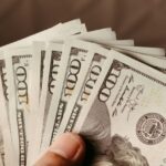 Dólar vira refúgio: brasileiros reforçam busca por proteção patrimonial 5 ocrente 1758737912