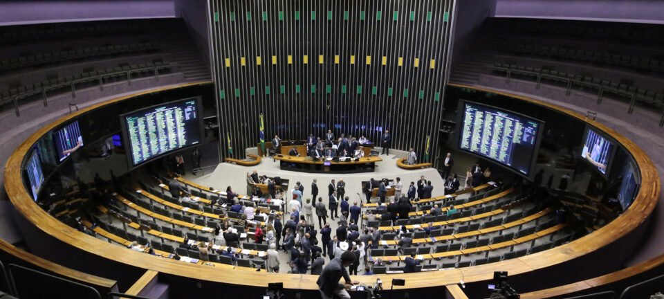 Câmara libera gastos extras em saúde e educação fora do novo teto de despesas 2 ocrente 1758796381