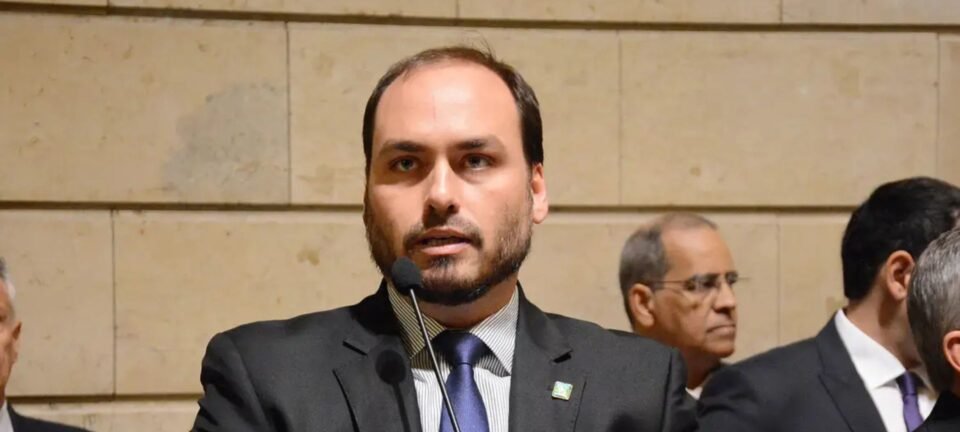 Pesquisa indica Carlos Bolsonaro como favorito ao Senado por Santa Catarina 2 ocrente 1758816104