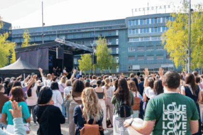 Culto ao ar livre reúne mais de mil fiéis e 13 igrejas em Zurique 18 ocrente 1758829637